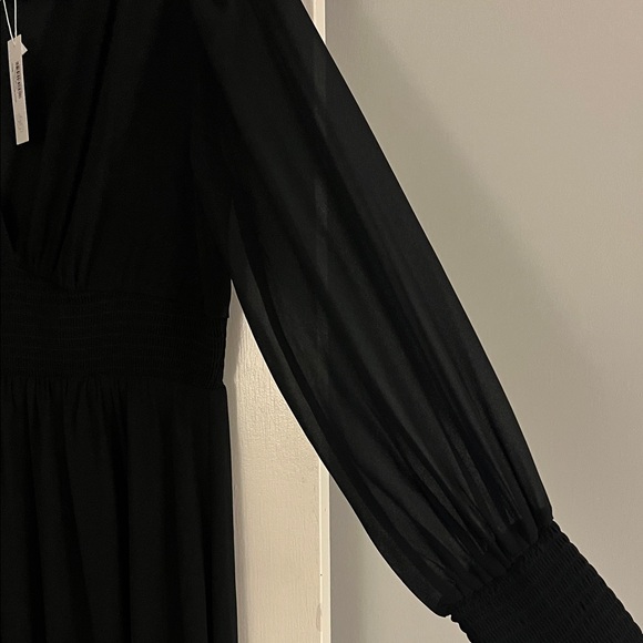 Elegant Black Long Sleeve V-Neck Maxi Dress - Picture 5 of 5